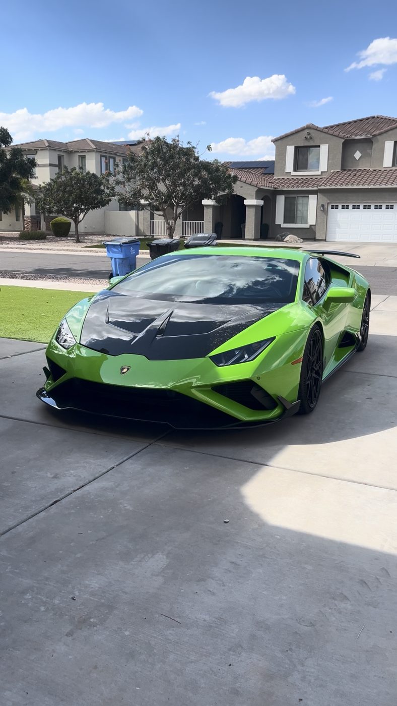 Full car detail on a Lamborghini Huracán in Arizona